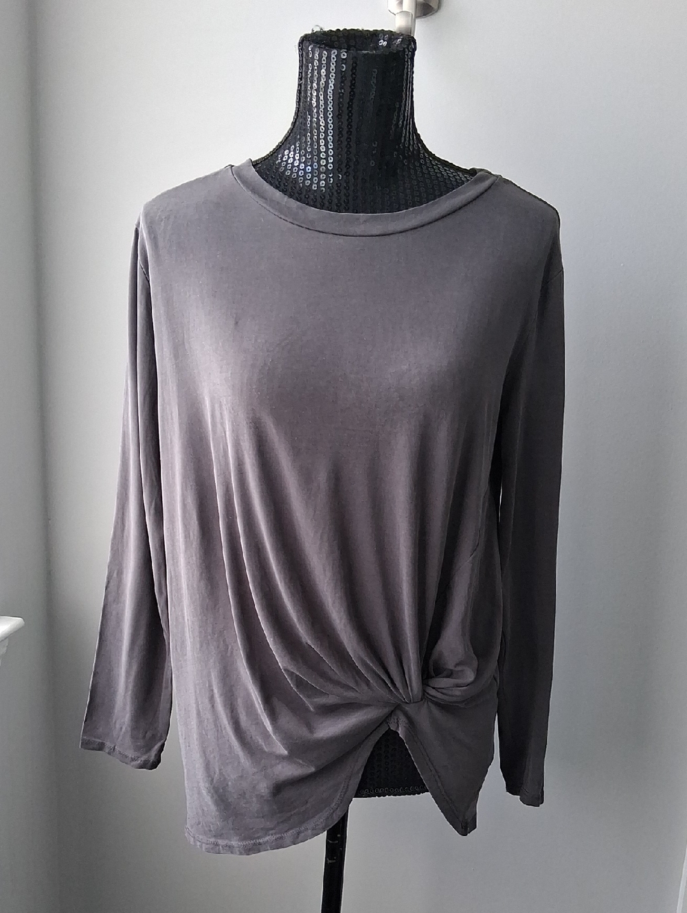 Women's Long Sleeve Twist Hem Tee — Gray